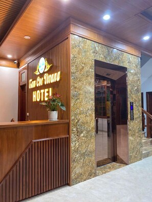 Reception - Tam Coc Vivana Hotel (Hoa Lu)