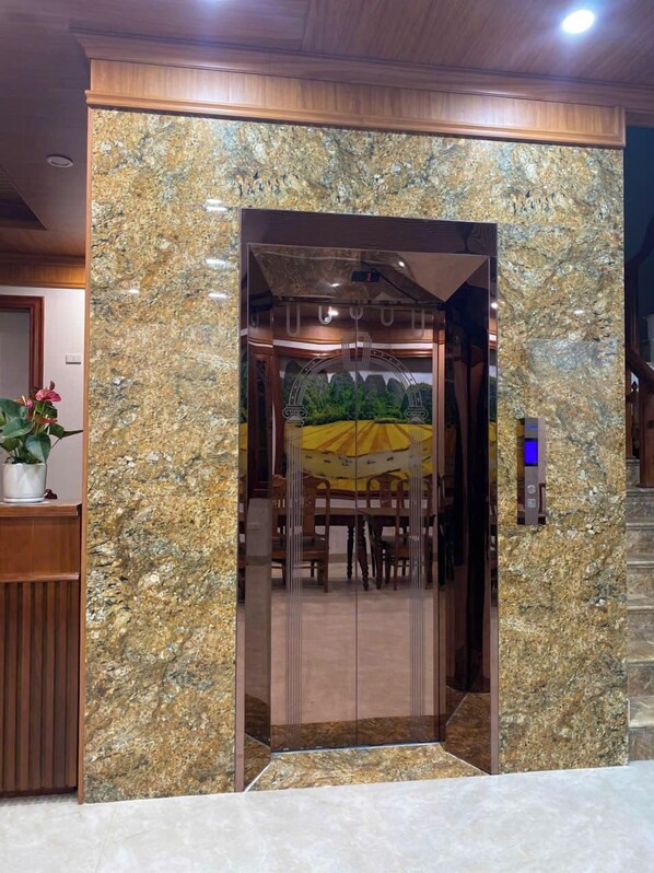 Elevator - Tam Coc Vivana Hotel (Hoa Lu)
