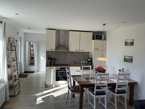 Fridge, microwave, oven, dishwasher - in Hoben mit Grill und Terrasse by Interhome (Alt Jassewitz)