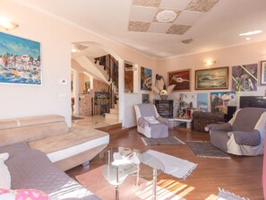 Televisio, takka, DVD-soitin