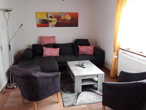 Living area - Renovierter Bungalow in Dörmbach by Interhome (Dipperz)