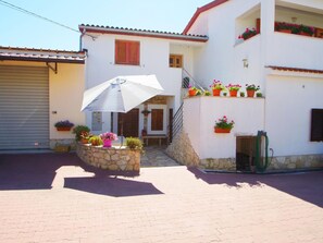 Exterior - 2 schlafzimmer ferienwohnung in viilage Loborika by Interhome (Divsici)