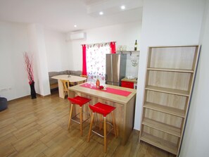 Interior - 2 schlafzimmer ferienwohnung in viilage Loborika by Interhome (Divsici)