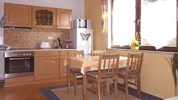 Kühlschrank, Mikrowelle, Ofen, Geschirrspüler