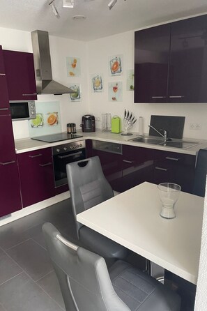 Refrigerador, microondas, horno y lavavajillas 