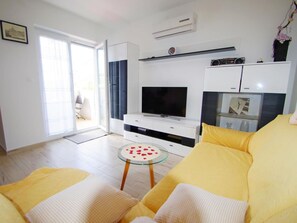 TV - Apartment "Cony" by Interhome (Pula)