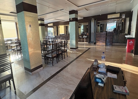 Restaurante. Hotel Girraj Inn