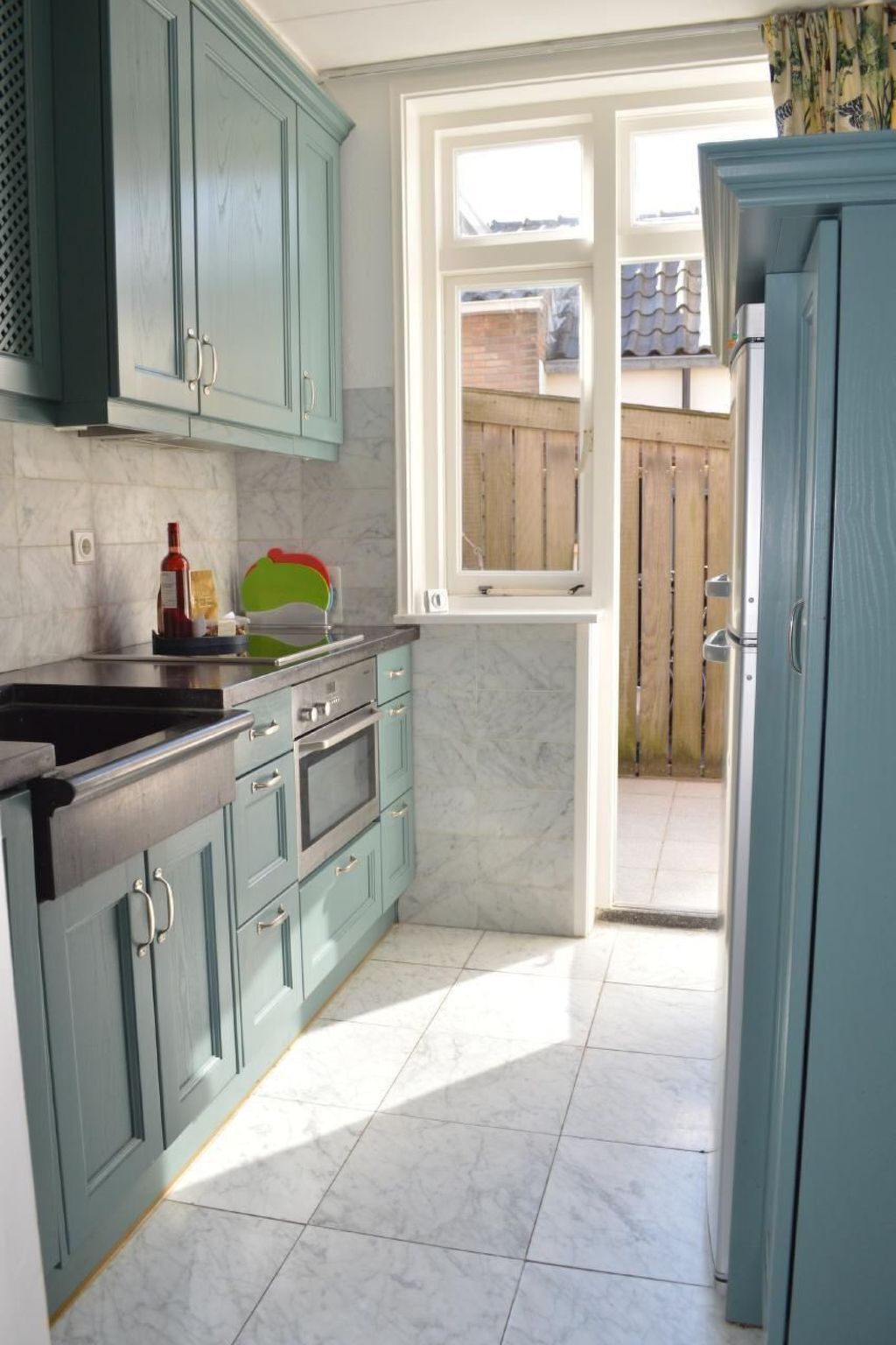 Fridge, microwave, oven, cookware/dishes/utensils