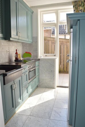 Fridge, microwave, oven, cookware/dishes/utensils - "Emmastraat" mit Terrasse by Interhome (Katwijk)