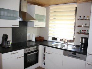 Kühlschrank, Mikrowelle, Ofen, Geschirrspüler