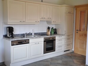 Fridge, oven, dishwasher, cookware/dishes/utensils - Bio- Bergbauernhof in Mittersill-Jochbergthurn by Interhome (Mittersill)