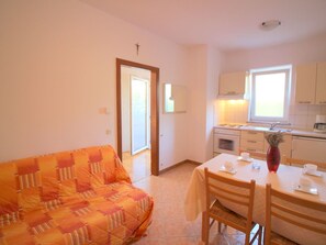 Interior - Iko 2 in Porec mit  Terrasse by Interhome (Poreč)