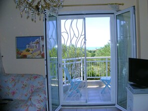 TV, fireplace, DVD player - Gemütliches Ferienhaus auf umzäunten Grundstück by Interhome (Epanomi)