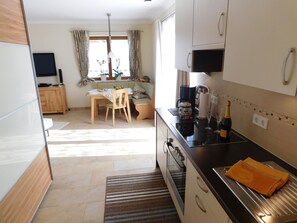 Fridge, oven, cookware/dishes/utensils - Appartement am Rosengarten by Interhome (Füssen)
