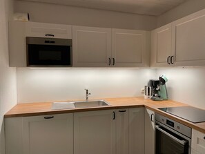 Kühlschrank, Mikrowelle, Ofen, Geschirrspüler