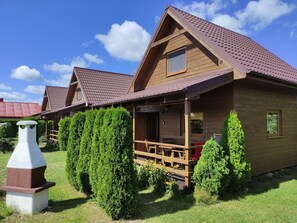 Exterior - Modernes Ferienhaus in Biebrowo mit Grill, Garten und Terrasse by Interhome (Choczewo)