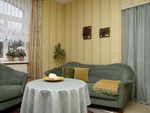 TV - Große Ferienwohnung mit privater Terrasse by Interhome (Bad Blankenburg)