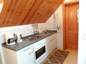 Réfrigérateur, micro-ondes, four