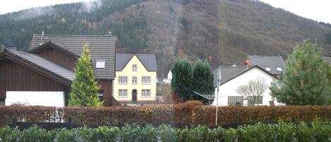 المنطقة المحيطة بالمنشأة