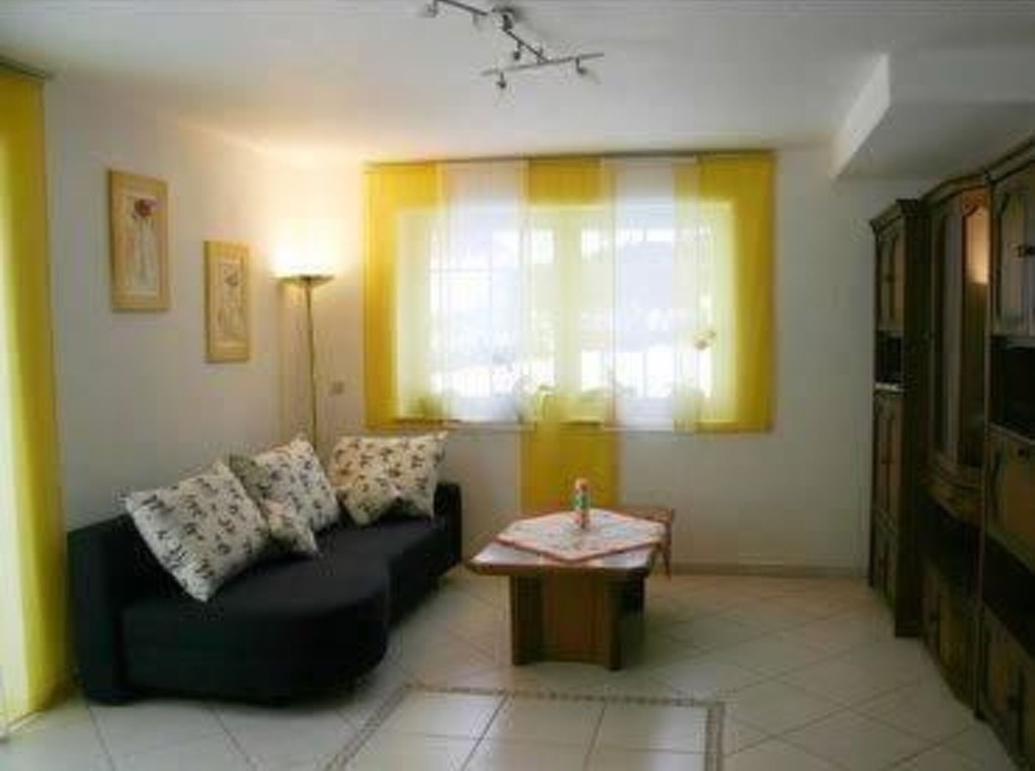 Een televisie en een dvd-speler