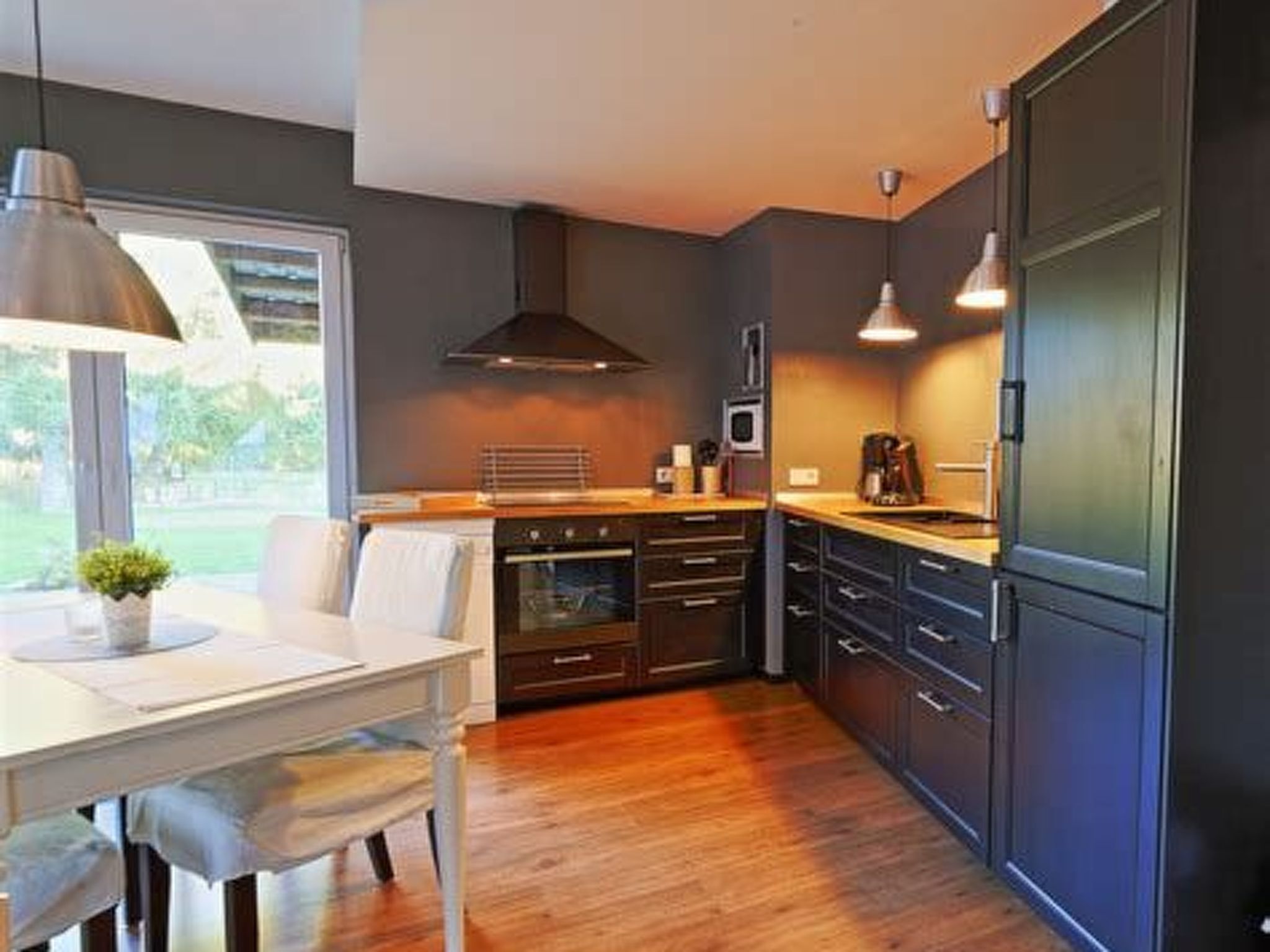 Kühlschrank, Mikrowelle, Ofen, Geschirrspüler