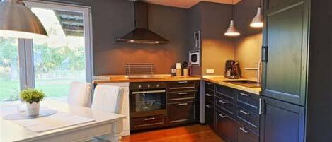 Kühlschrank, Mikrowelle, Ofen, Geschirrspüler