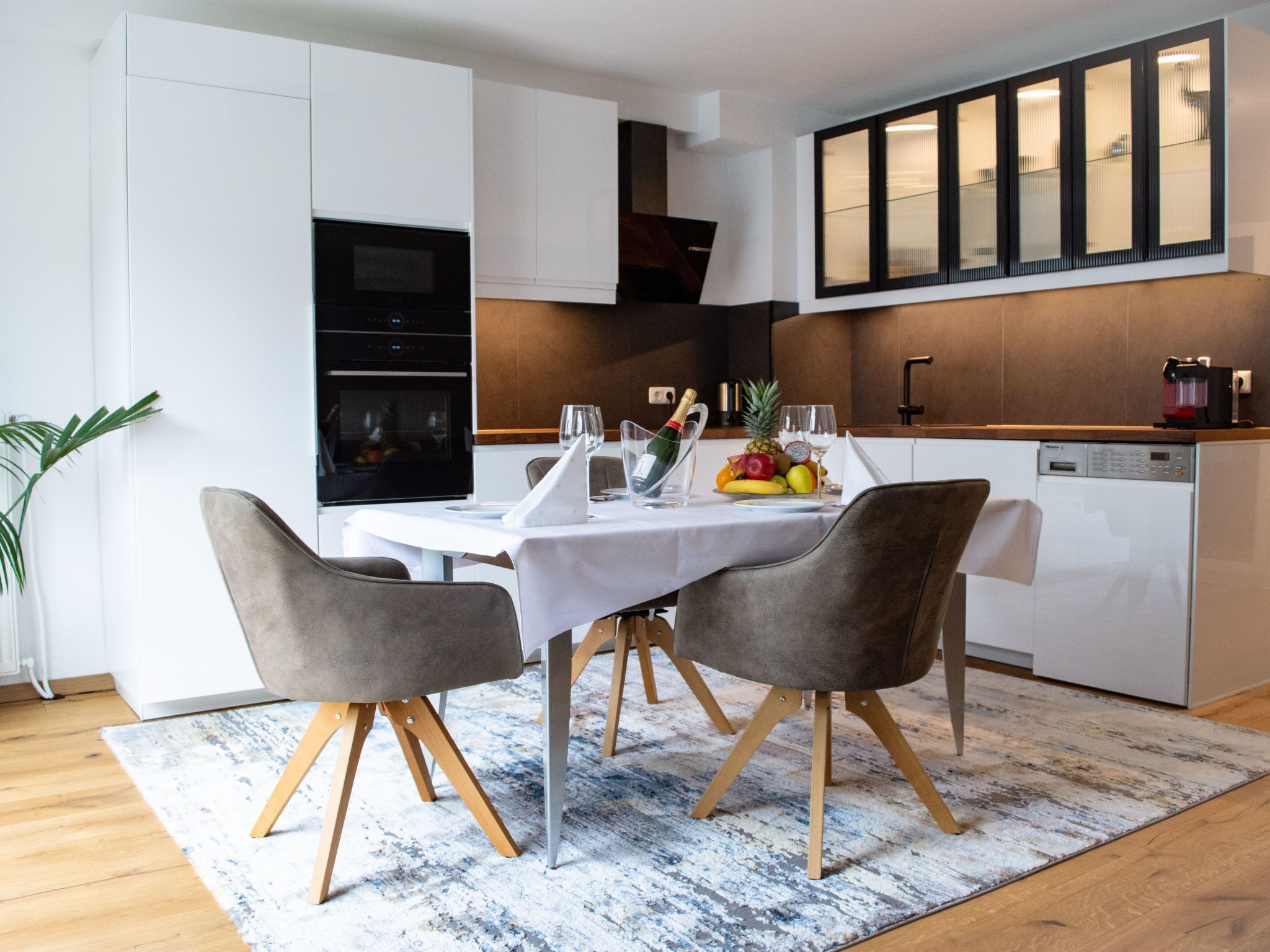 Kühlschrank, Mikrowelle, Ofen, Geschirrspüler