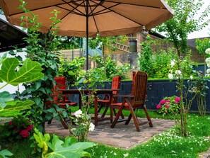 Outdoor dining - Luxury Studio Siena in Frechen-Bachem bei Köln. by Interhome (Frechen)