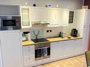 Réfrigérateur, micro-ondes, four, lave-vaisselle