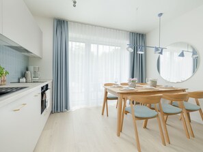 Kühlschrank, Mikrowelle, Ofen, Geschirrspüler