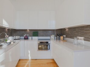 Fridge, microwave, oven, dishwasher - Urban Stay Shard View 1-Bett 1-Bad by Interhome (London)