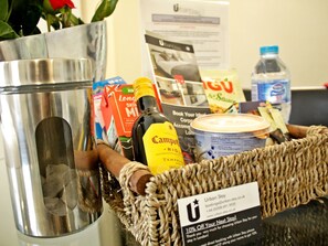 Food and drink - Urban Stay London City Studio-Wohnung by Interhome (London)
