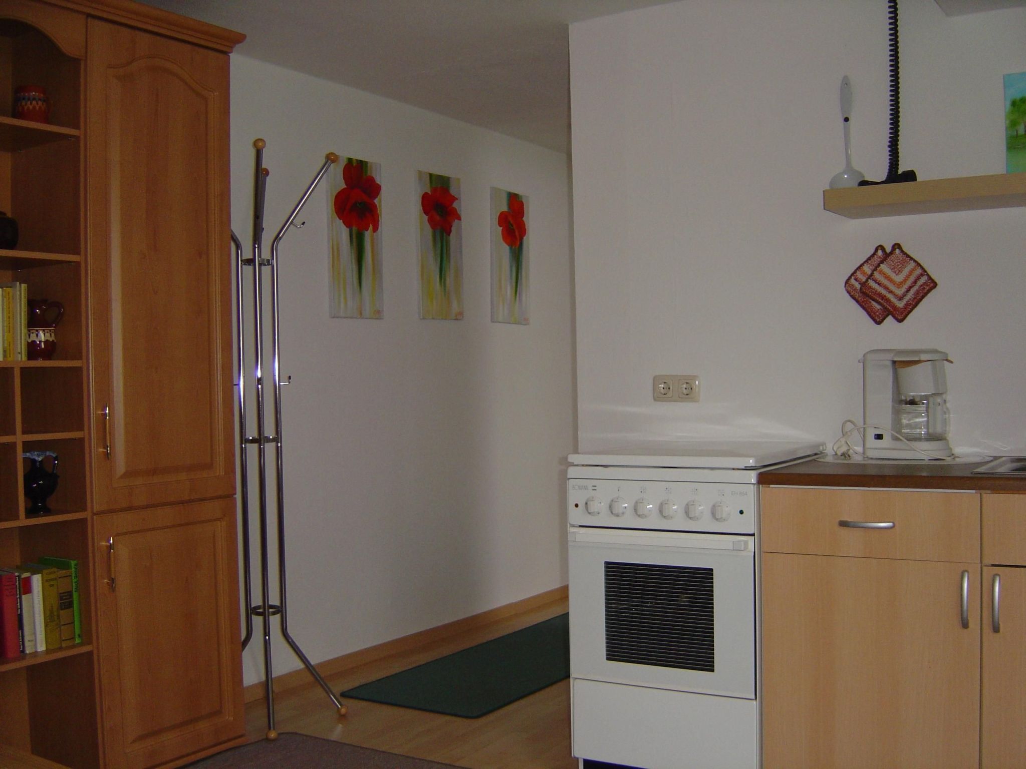 Kühlschrank, Ofen, Kochgeschirr/Geschirr/Besteck