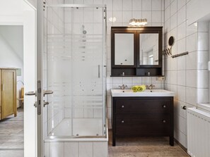 Bathroom - mit Hund by Interhome (Göhren-Lebbin)
