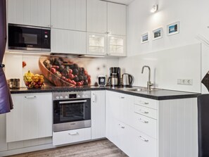 Fridge, microwave, oven, dishwasher - mit Hund by Interhome (Göhren-Lebbin)