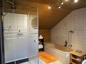Bathroom - Große Ferienwohnung in Stadtsteinach by Interhome (Stadtsteinach)