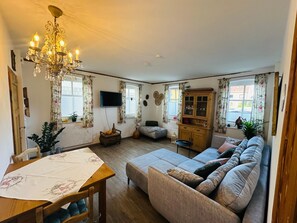 TV - Altes Korbmacherhaus by Interhome (Michelau)