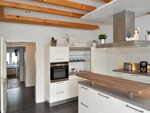 Fridge, microwave, oven, dishwasher - in Feldmannshof mit Grill und Garten by Interhome (Drolshagen)