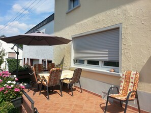 Outdoor dining - Geräumiges Ferienhaus in Holzerath mit Garten by Interhome (Holzerath)