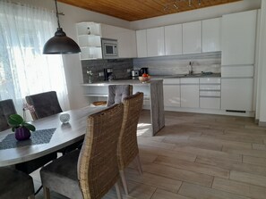 Fridge, microwave, oven, dishwasher - Haus Sanddorn by Interhome (Seebad Altefähr)