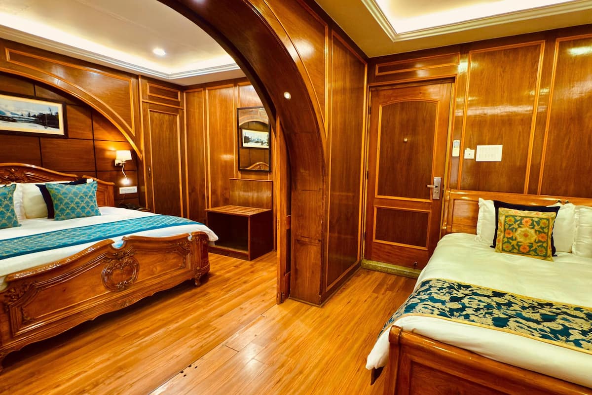 Luxury Quadruple Room | Laptop workspace, free WiFi