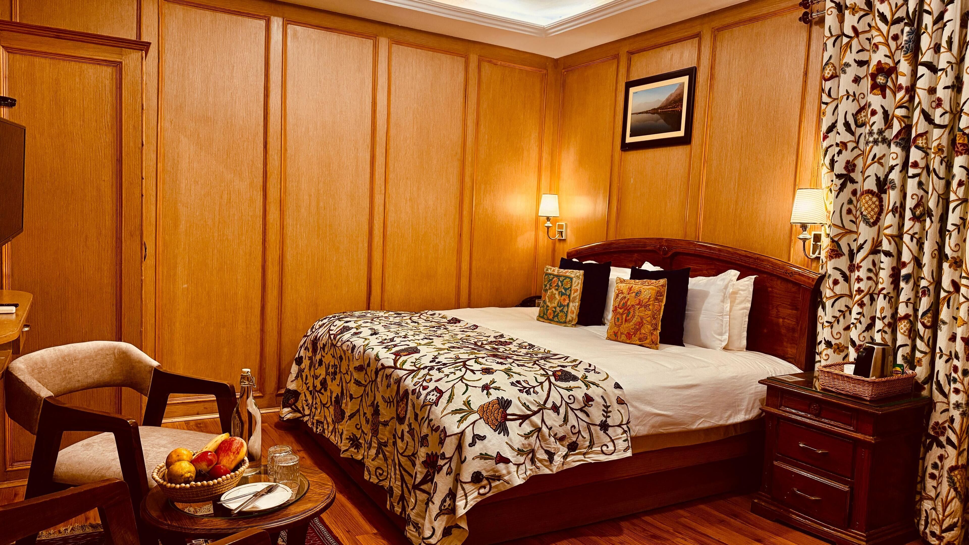 Deluxe Double Room | Laptop workspace, free WiFi