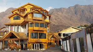 Front of property - Kashmir Mahal Resorts (Srinagar)