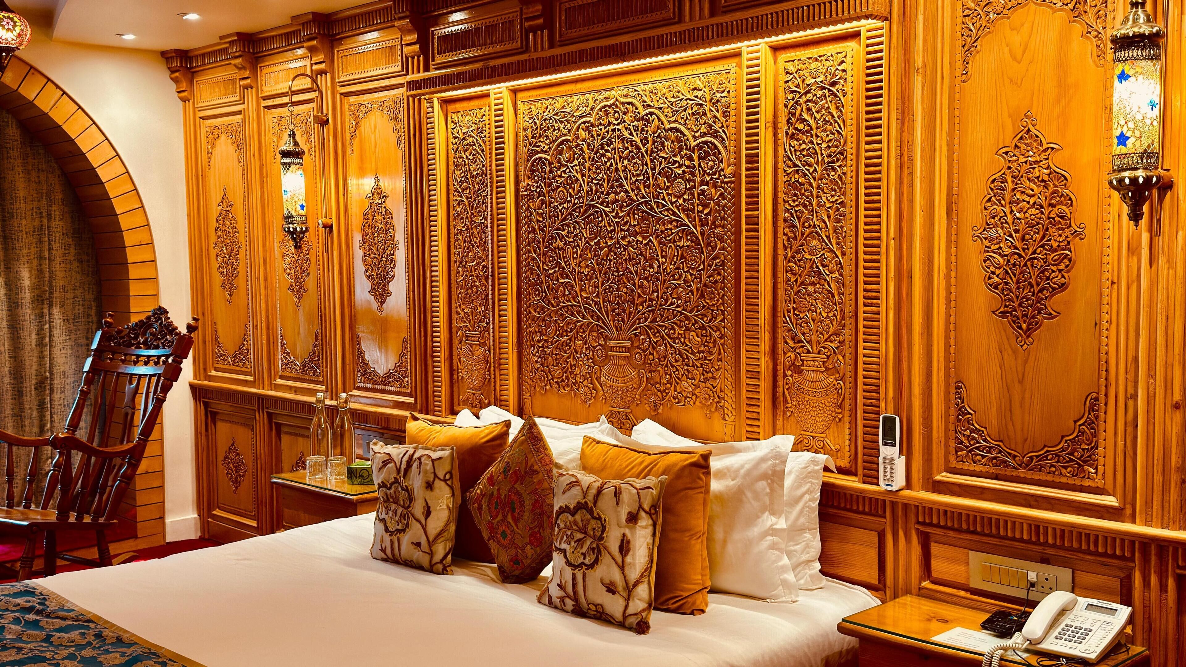 Premier Suite, Lake View | Laptop workspace, free WiFi