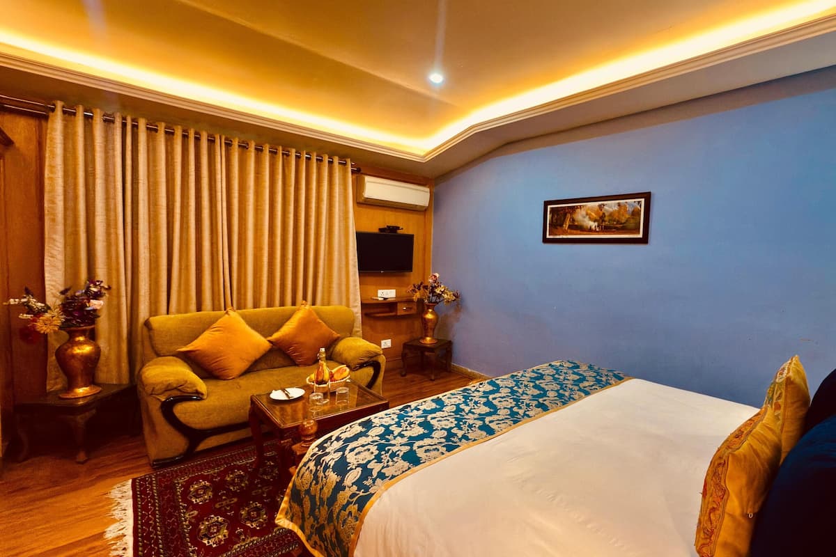 Premier Room, Mountain View | Laptop workspace, free WiFi