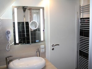 Bathroom - Schöne Ferienwohnung in Daun mit Garten by Interhome (Daun)