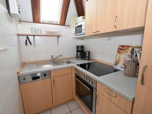 Fridge, microwave, oven, dishwasher - Freistehendes Ferienhaus in einem Luftkurort by Interhome (Frielendorf)