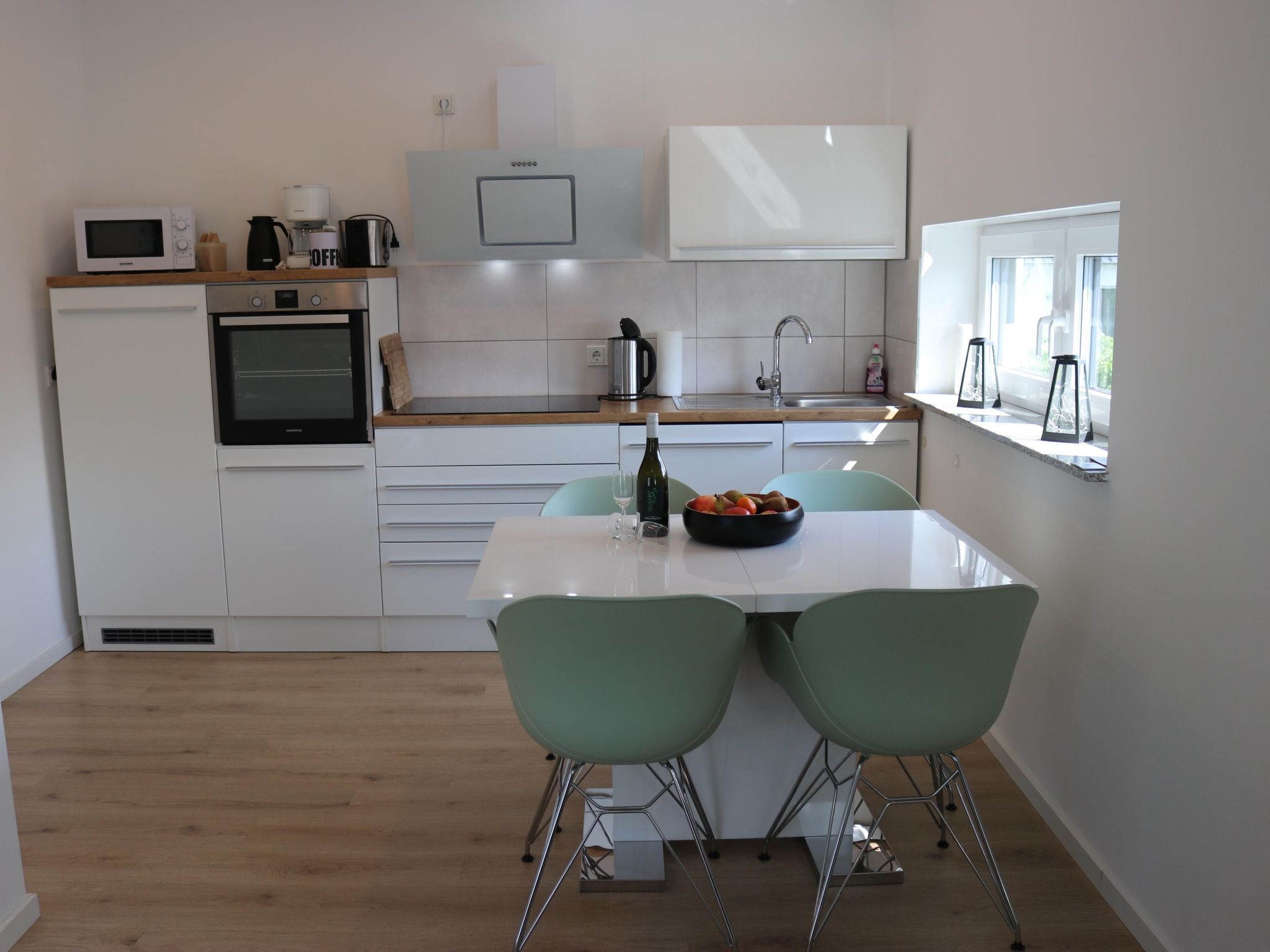 Kühlschrank, Mikrowelle, Ofen, Geschirrspüler