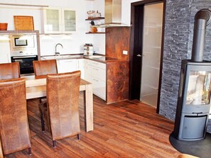 Fridge, microwave, oven, dishwasher - Ferienbungalow mit Terrasse und Seeblick in Sellin by Interhome (Ostseebad Sellin)