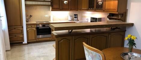 Réfrigérateur, micro-ondes, four, lave-vaisselle